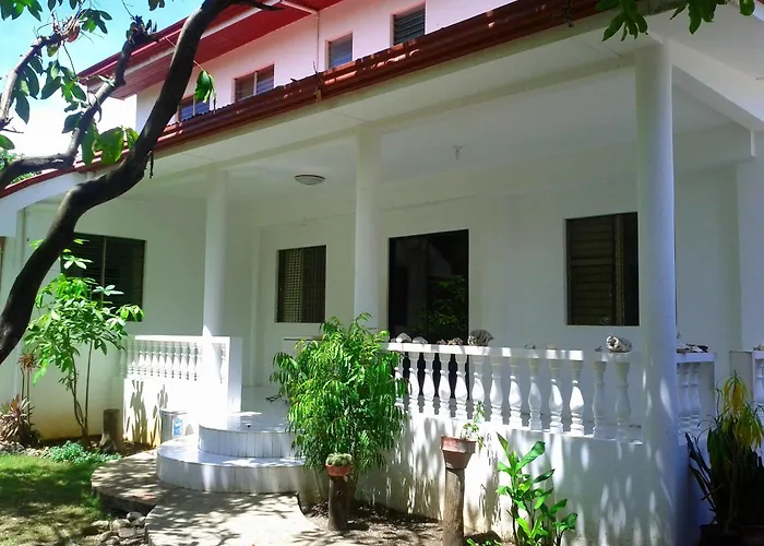 Gasthuis Luzmin Bh - White House Oslob